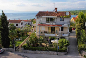 Apartments and rooms with parking space Njivice, Krk - 408